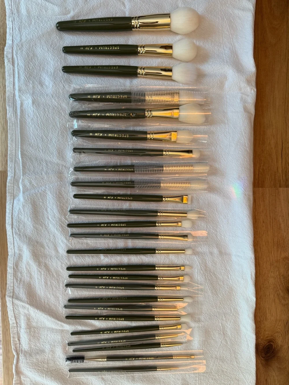Spectrum x KJH 25 Piece Brush Set (24 brushes + microfiber cloth)